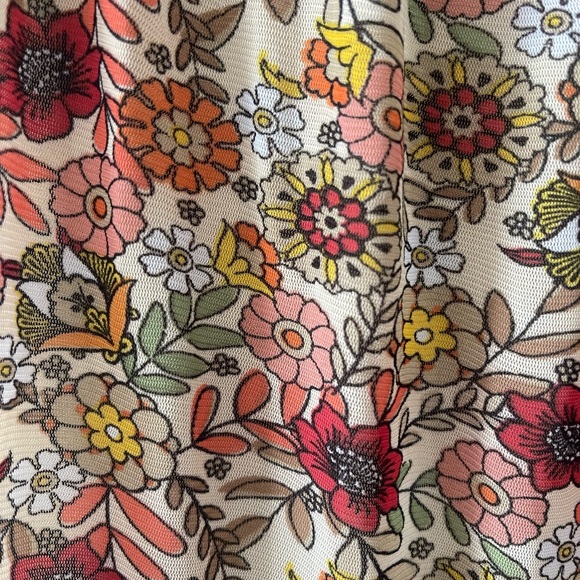COLORFUL FLORAL SHIRT! - Picture 3 of 5